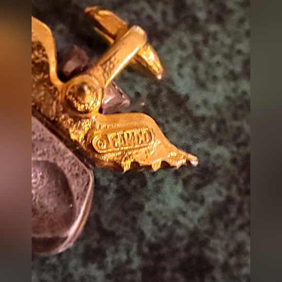 CAMCO Pewter & Gold tone Cathedral Cat Angel Pin/Brooch - Picture 4 of 4